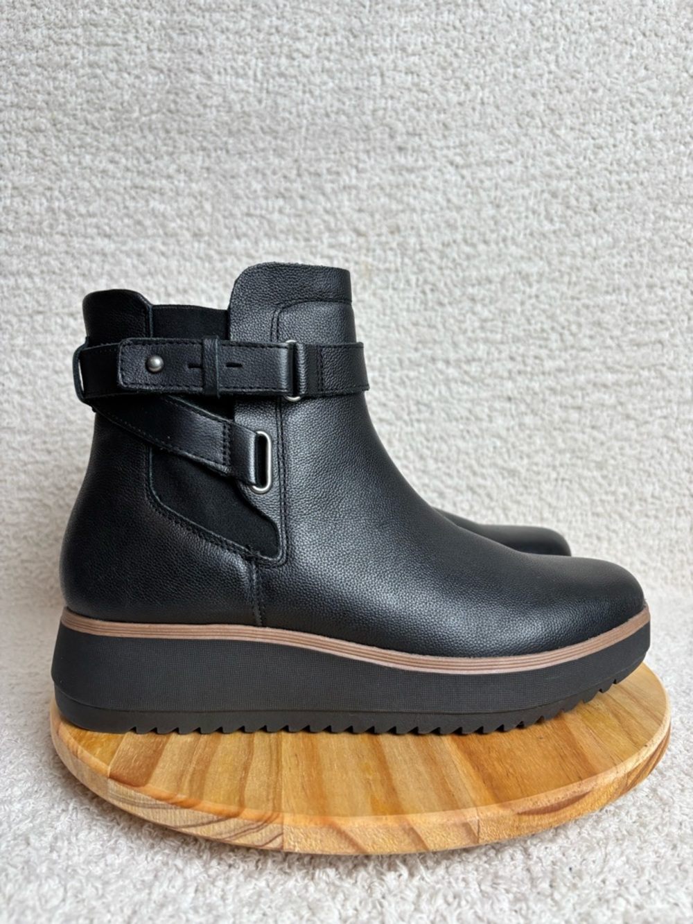Clarks Boots Women 8.5 Black Zylah Fraye Ankle Side Zip Comfort Flatform Leather